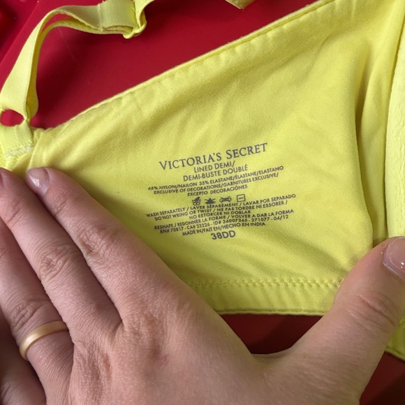Victoria’s Secret Neon Yellow Women's Bra - Picture 2 of 3